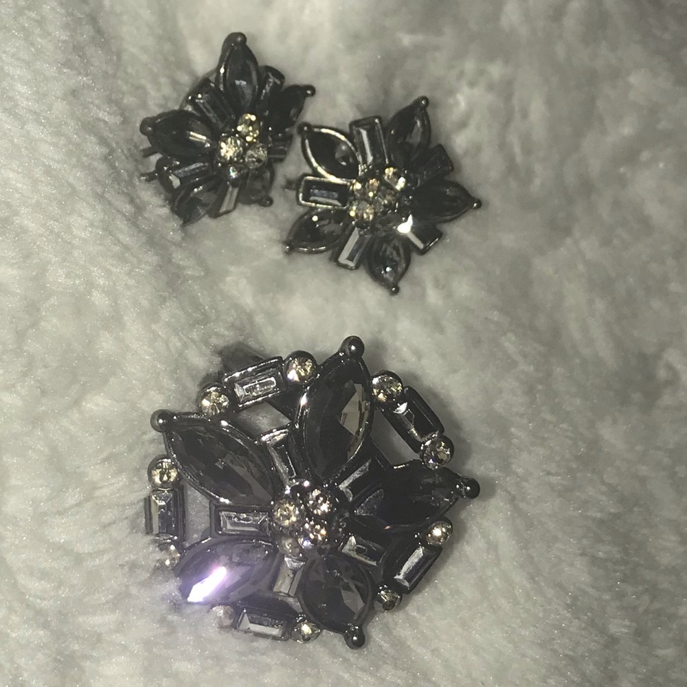 2 PC set - earrings with matching ring.